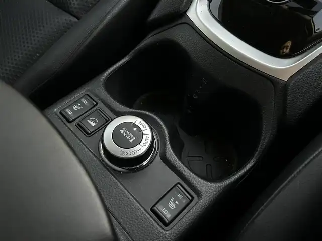 日産 エクストレイル ハイブリッド 20X エマージェンシーブレーキ 群馬県 2015(平27)年 8.2万km ブリリアントホワイトパール (株)IDOMが運営する【じしゃロン伊勢崎店】の自社ローン専用車両になりますこちらは現金またはオートローンご利用時の価格です。自社ローンご希望の方は別途その旨お申付け下さい/4WD/エマージェンシーブレーキ/純正SDナビゲーション/アラウンドビューモニター/CD/DVD/SD/BT/USB/AUX/ワンセグTV/クルーズコントロール/前席シートヒーター/コーナーセンサー/ETC/LEDヘッドライト/オートライト/フォグライト/ドアバイザー/純正フロアマット