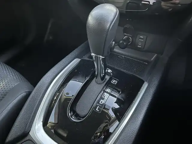 日産 エクストレイル ハイブリッド 20X エマージェンシーブレーキ 群馬県 2015(平27)年 8.2万km ブリリアントホワイトパール (株)IDOMが運営する【じしゃロン伊勢崎店】の自社ローン専用車両になりますこちらは現金またはオートローンご利用時の価格です。自社ローンご希望の方は別途その旨お申付け下さい/4WD/エマージェンシーブレーキ/純正SDナビゲーション/アラウンドビューモニター/CD/DVD/SD/BT/USB/AUX/ワンセグTV/クルーズコントロール/前席シートヒーター/コーナーセンサー/ETC/LEDヘッドライト/オートライト/フォグライト/ドアバイザー/純正フロアマット