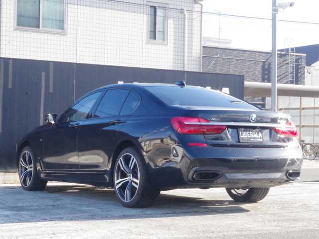 ＢＭＷ ７４０ｄ xDrive Mスポーツ 岩手県 2017(平29)年 5.2万km サファイアブラックP 電動ガラス・サンルーフ　/ACC（アクティブクルーズコントロール）　/BMWヘッドアップ・ディスプレイ/ｈａｒｍａｎ／ｋａｒｄｏｎ　/M エアロダイナミクス・パッケージ（フロント・エプロン、サイド・スカート、リヤ・スカート）/黒革／全席ヒーター・D/N席ベンチレーター　/BMWレーザー・ライト（レーザー・モジュール付LED/ハイ／ロービーム、LED/ソフト・クローズ・ドア（フロント&リヤ）/ー  20インチ M ライト・アロイ・ホイール・ダブルスポーク・スタイリング648M/PBD（パワーバックドア）/メモリー付パワーシート/ミラー一体型ETC/インテリジェントセーフティ/ジェスチャーコントロール/コンフォート・アクセス（スマート・オープン／クローズ機能付）