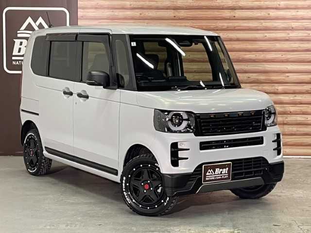ホンダ Ｎ ＢＯＸ 長野県 2024(令6)年 1.2万km プレミアムサンライトホワイトパール AIS検査済み【2503051906】/4WD(フル）/LEDヘッドライト/オートライト/両側パワスラ/純正フロアマット/スマートキー/ディスプレイオーディオ/USB入力端子/Bluetooth接続/ETC/シートヒーター/AAC/障害物センサー/盗難防止装置/オートマチックハイビーム/バックカメラ/踏み間違い防止/レーンキープアシスト/横滑り防止/衝突被害軽減ブレーキ/ACC/15AW WEDS　マッドヴァンス07(社外）/TOYOオープンカントリーR/T（社外）/エスペリア　リフトアップキット（社外）/サイドドアガーニッシュ（社外）/ダムド　Angieフェイスチェンジキット（社外）/フロントカメラ（社外）/モニター（社外）/社外パーツ取付有