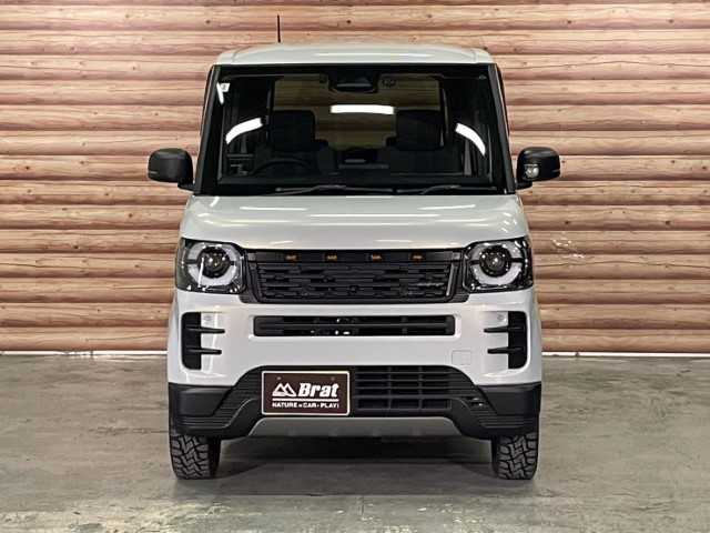 ホンダ Ｎ ＢＯＸ 長野県 2024(令6)年 1.2万km プレミアムサンライトホワイトパール AIS検査済み【2503051906】/4WD(フル）/LEDヘッドライト/オートライト/両側パワスラ/純正フロアマット/スマートキー/ディスプレイオーディオ/USB入力端子/Bluetooth接続/ETC/シートヒーター/AAC/障害物センサー/盗難防止装置/オートマチックハイビーム/バックカメラ/踏み間違い防止/レーンキープアシスト/横滑り防止/衝突被害軽減ブレーキ/ACC/15AW WEDS　マッドヴァンス07(社外）/TOYOオープンカントリーR/T（社外）/エスペリア　リフトアップキット（社外）/サイドドアガーニッシュ（社外）/ダムド　Angieフェイスチェンジキット（社外）/フロントカメラ（社外）/モニター（社外）/社外パーツ取付有