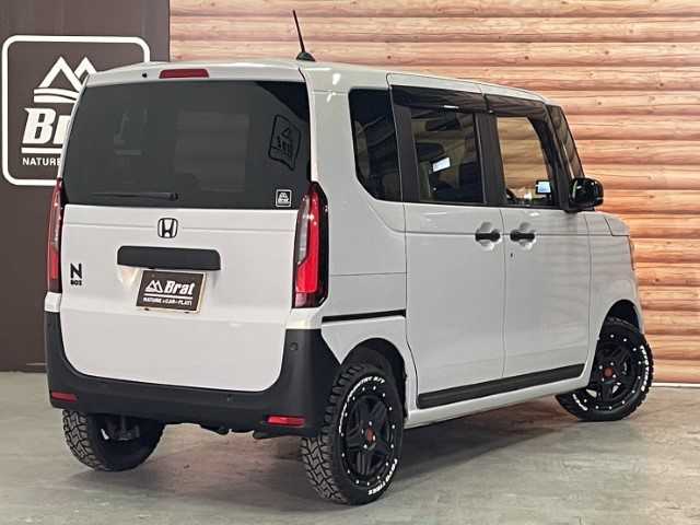 ホンダ Ｎ ＢＯＸ 長野県 2024(令6)年 1.2万km プレミアムサンライトホワイトパール AIS検査済み【2503051906】/4WD(フル）/LEDヘッドライト/オートライト/両側パワスラ/純正フロアマット/スマートキー/ディスプレイオーディオ/USB入力端子/Bluetooth接続/ETC/シートヒーター/AAC/障害物センサー/盗難防止装置/オートマチックハイビーム/バックカメラ/踏み間違い防止/レーンキープアシスト/横滑り防止/衝突被害軽減ブレーキ/ACC/15AW WEDS　マッドヴァンス07(社外）/TOYOオープンカントリーR/T（社外）/エスペリア　リフトアップキット（社外）/サイドドアガーニッシュ（社外）/ダムド　Angieフェイスチェンジキット（社外）/フロントカメラ（社外）/モニター（社外）/社外パーツ取付有