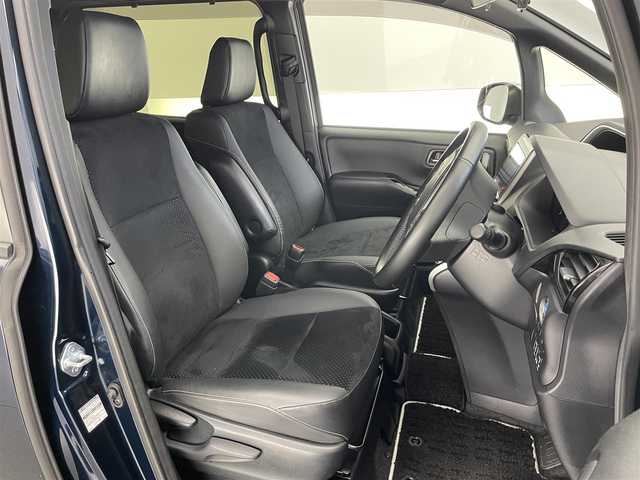 トヨタ ヴォクシー ハイブリッド ZS 煌Ⅲ 愛知県 2022(令4)年 3.5万km ブラッキッシュアゲハガラスフレーク 純正９型ナビ　フルセグＴＶ　Ｂｌｕｅｔｏｏｔｈ　バックカメラ　シートヒーター　ハーフレザー　両側パワスラドア　セーフティセンス　衝突軽減　クルコン　車線逸脱　ＬＥＤライト　フォグ　コーナーセンサ　禁煙