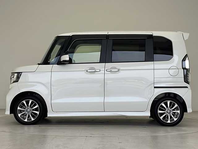ホンダ Ｎ ＢＯＸ カスタム L 愛知県 2022(令4)年 1.5万km プラチナホワイトパール ホンダセンシング/衝突被害軽減ブレーキ/純正7インチディスプレイオーディオ/片側パワースライドドア/レーダークルーズコントロール/シートヒーター/ワンセグTV/CD DVD/Bluetooth/バックカメラ/コーナーセンサー/純正アルミホイール/LEDヘッドライト/オートマチックハイビーム/ドライブレコーダー/ETC/ステアリングスイッチ/スマートキー/プッシュスタート