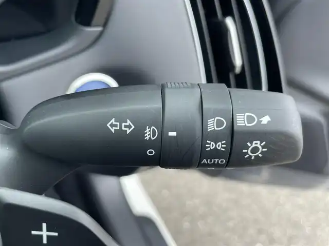 トヨタ クラウン ハイブリッド RS アドバンス 愛媛県 2018(平30)年 4.3万km ホワイトパールクリスタルシャイン サンルーフ/メーカーOPナビ/Bluetooth・フルセグTV・CD・DVD/ブラインドスポットモニター/全方位カメラ/デジタルインナーミラー/パドルシフト/追従型クルーズコントロール/コーナーセンサー/シートメモリー/パワーシート/レザーシート/ETC2.0/フォグランプ/横滑り防止装置/衝突被害軽減システム/オートライト/オートマチックハイビーム/レーンキープアシスト/カーテンエアバッグ/パーキングアシスト