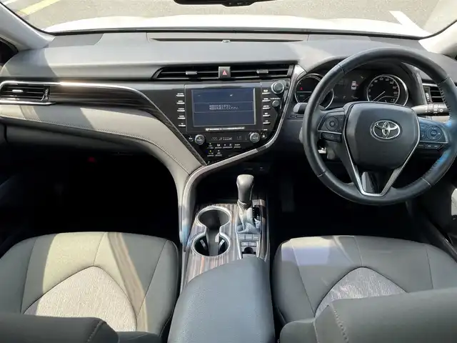 トヨタ カムリ G 鳥取県 2018(平30)年 7.7万km プラチナホワイトパールマイカ 純正ナビ/フルセグ/ＤＶＤ/ＣＤ/ＢＴ/ＵＳＢ/バックカメラ・ビルトインＥＴＣ/ドライブレコーダー(前方）/トヨタセーフティセンス/レーダークルーズコントロール/レーンキープアシスト/運転席パワーシート/LEDヘッドライト/純正１７インチアルミホイール/プッシュエンジンスタート/純正フロアマット/ドアバイザー