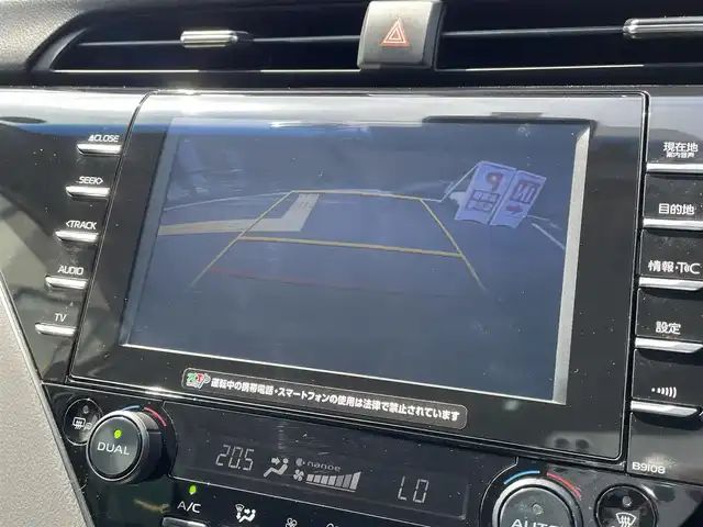 トヨタ カムリ G 鳥取県 2018(平30)年 7.7万km プラチナホワイトパールマイカ 純正ナビ/フルセグ/ＤＶＤ/ＣＤ/ＢＴ/ＵＳＢ/バックカメラ・ビルトインＥＴＣ/ドライブレコーダー(前方）/トヨタセーフティセンス/レーダークルーズコントロール/レーンキープアシスト/運転席パワーシート/LEDヘッドライト/純正１７インチアルミホイール/プッシュエンジンスタート/純正フロアマット/ドアバイザー