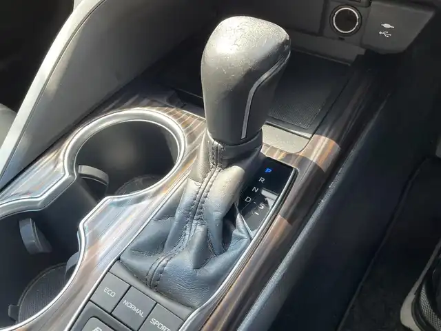トヨタ カムリ G 鳥取県 2018(平30)年 7.7万km プラチナホワイトパールマイカ 純正ナビ/フルセグ/ＤＶＤ/ＣＤ/ＢＴ/ＵＳＢ/バックカメラ・ビルトインＥＴＣ/ドライブレコーダー(前方）/トヨタセーフティセンス/レーダークルーズコントロール/レーンキープアシスト/運転席パワーシート/LEDヘッドライト/純正１７インチアルミホイール/プッシュエンジンスタート/純正フロアマット/ドアバイザー