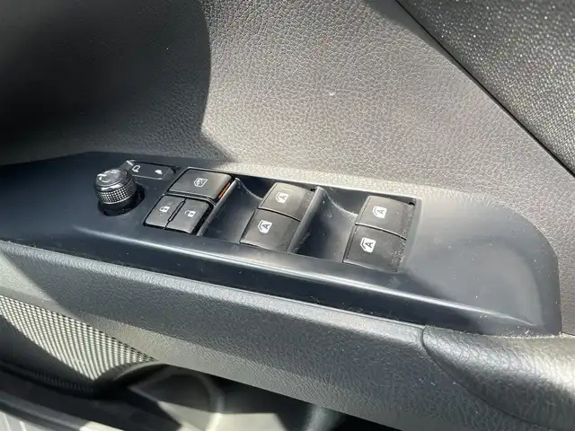 トヨタ カムリ G 鳥取県 2018(平30)年 7.7万km プラチナホワイトパールマイカ 純正ナビ/フルセグ/ＤＶＤ/ＣＤ/ＢＴ/ＵＳＢ/バックカメラ・ビルトインＥＴＣ/ドライブレコーダー(前方）/トヨタセーフティセンス/レーダークルーズコントロール/レーンキープアシスト/運転席パワーシート/LEDヘッドライト/純正１７インチアルミホイール/プッシュエンジンスタート/純正フロアマット/ドアバイザー