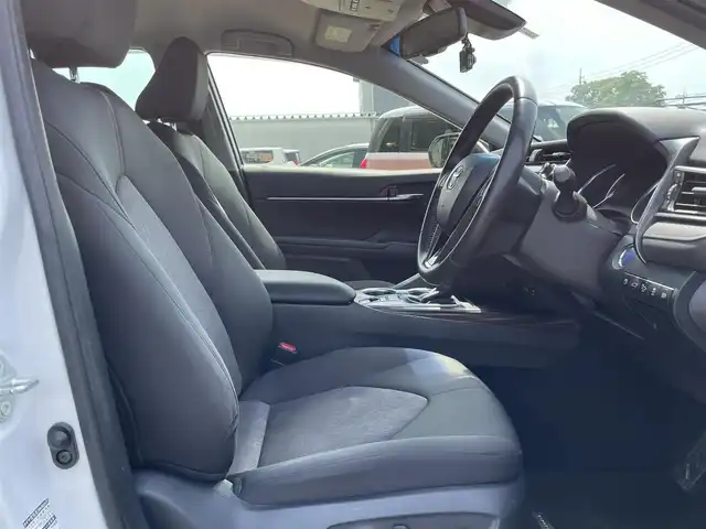 トヨタ カムリ G 鳥取県 2018(平30)年 7.7万km プラチナホワイトパールマイカ 純正ナビ/フルセグ/ＤＶＤ/ＣＤ/ＢＴ/ＵＳＢ/バックカメラ・ビルトインＥＴＣ/ドライブレコーダー(前方）/トヨタセーフティセンス/レーダークルーズコントロール/レーンキープアシスト/運転席パワーシート/LEDヘッドライト/純正１７インチアルミホイール/プッシュエンジンスタート/純正フロアマット/ドアバイザー