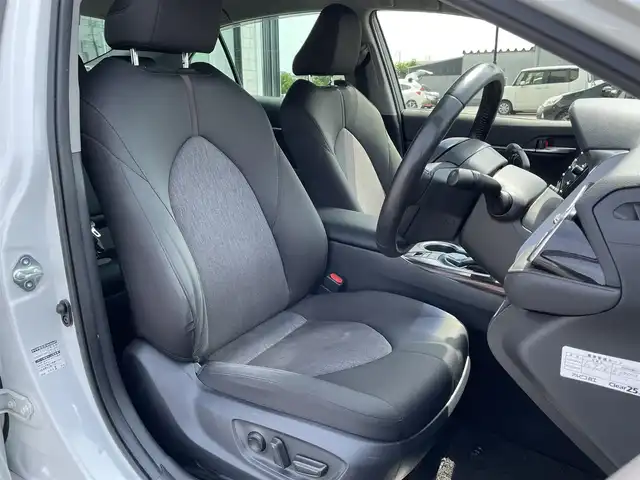 トヨタ カムリ G 鳥取県 2018(平30)年 7.7万km プラチナホワイトパールマイカ 純正ナビ/フルセグ/ＤＶＤ/ＣＤ/ＢＴ/ＵＳＢ/バックカメラ・ビルトインＥＴＣ/ドライブレコーダー(前方）/トヨタセーフティセンス/レーダークルーズコントロール/レーンキープアシスト/運転席パワーシート/LEDヘッドライト/純正１７インチアルミホイール/プッシュエンジンスタート/純正フロアマット/ドアバイザー