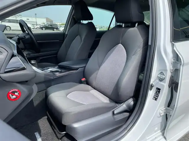 トヨタ カムリ G 鳥取県 2018(平30)年 7.7万km プラチナホワイトパールマイカ 純正ナビ/フルセグ/ＤＶＤ/ＣＤ/ＢＴ/ＵＳＢ/バックカメラ・ビルトインＥＴＣ/ドライブレコーダー(前方）/トヨタセーフティセンス/レーダークルーズコントロール/レーンキープアシスト/運転席パワーシート/LEDヘッドライト/純正１７インチアルミホイール/プッシュエンジンスタート/純正フロアマット/ドアバイザー