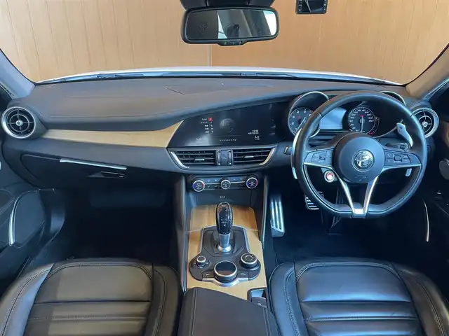 アルファロメオ ジュリア スーパー 愛知県 2019(令1)年 5.1万km 白 純正ディスプレイオーディオ/AppleCarPlay/黒革シート /シートヒーター /パワーシート/バックカメラ/harman/kardon /ACC/レーンキープ/ブラインドスポット /パドルシフト /プッシュスタート/ETC /HIDヘッドライト/オートライト /純正18アルミホイール/スマートキー