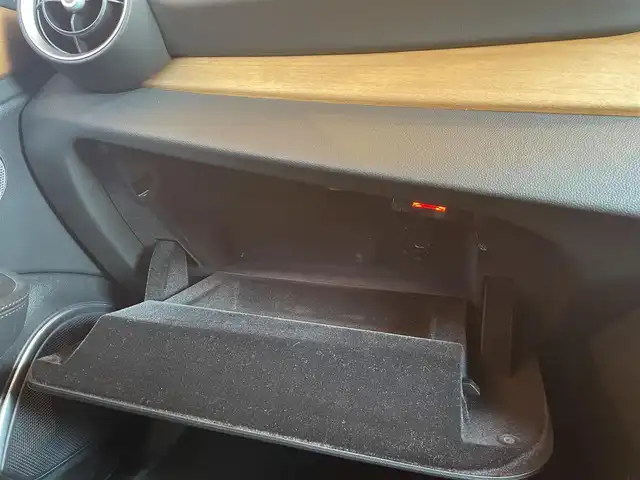 アルファロメオ ジュリア スーパー 愛知県 2019(令1)年 5.1万km 白 純正ディスプレイオーディオ/AppleCarPlay/黒革シート /シートヒーター /パワーシート/バックカメラ/harman/kardon /ACC/レーンキープ/ブラインドスポット /パドルシフト /プッシュスタート/ETC /HIDヘッドライト/オートライト /純正18アルミホイール/スマートキー
