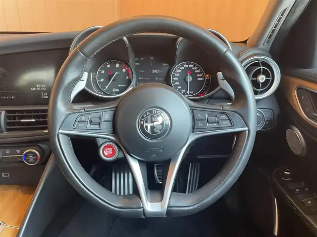アルファロメオ ジュリア スーパー 愛知県 2019(令1)年 5.1万km 白 純正ディスプレイオーディオ/AppleCarPlay/黒革シート /シートヒーター /パワーシート/バックカメラ/harman/kardon /ACC/レーンキープ/ブラインドスポット /パドルシフト /プッシュスタート/ETC /HIDヘッドライト/オートライト /純正18アルミホイール/スマートキー