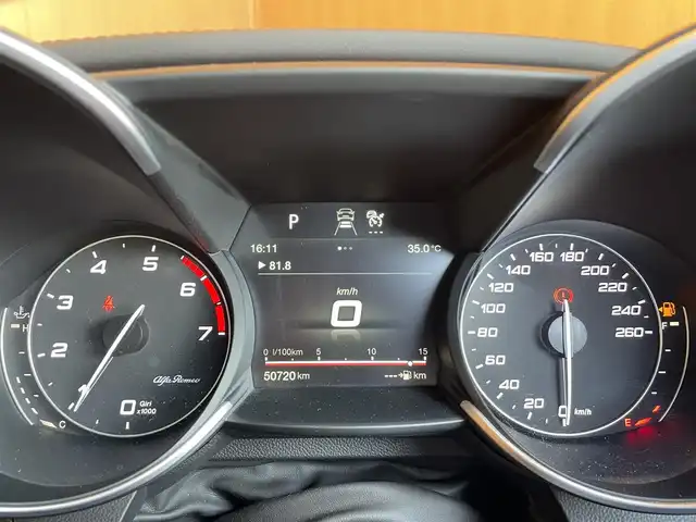 アルファロメオ ジュリア スーパー 愛知県 2019(令1)年 5.1万km 白 純正ディスプレイオーディオ/AppleCarPlay/黒革シート /シートヒーター /パワーシート/バックカメラ/harman/kardon /ACC/レーンキープ/ブラインドスポット /パドルシフト /プッシュスタート/ETC /HIDヘッドライト/オートライト /純正18アルミホイール/スマートキー