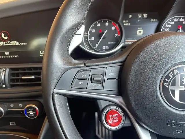 アルファロメオ ジュリア スーパー 愛知県 2019(令1)年 5.1万km 白 純正ディスプレイオーディオ/AppleCarPlay/黒革シート /シートヒーター /パワーシート/バックカメラ/harman/kardon /ACC/レーンキープ/ブラインドスポット /パドルシフト /プッシュスタート/ETC /HIDヘッドライト/オートライト /純正18アルミホイール/スマートキー