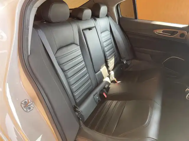 アルファロメオ ジュリア スーパー 愛知県 2019(令1)年 5.1万km 白 純正ディスプレイオーディオ/AppleCarPlay/黒革シート /シートヒーター /パワーシート/バックカメラ/harman/kardon /ACC/レーンキープ/ブラインドスポット /パドルシフト /プッシュスタート/ETC /HIDヘッドライト/オートライト /純正18アルミホイール/スマートキー