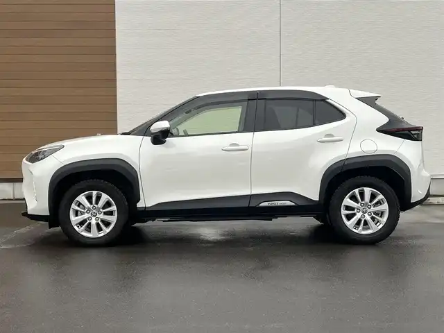 トヨタ ヤリスクロス ハイブリッド Z 秋田県 2022(令4)年 3.5万km ホワイトパールクリスタルシャイン ４WD/衝突軽減システム/LEDヘッドライト/純正メモリナビ（BT/AM/FM/USB）/バックカメラ/トヨタ純正１６インチアルミ（冬タイヤ装着）/スマートキー/アイドリングストップ/プッシュスタート/クルーズコントロール追従走行あり/オートマチックハイビーム/レーンキープアシスト/コーナーセンサー/ダウンヒルアシストコントロール/ステアリングスイッチ/ステアリングヒーター/前席シートヒーター/運転席パワーシート/ドライブレコーダー/ビルトインETC/電動パーキングブレーキ/オートブレーキホールド機能/純正フロアマット/純正ドアバイザー/オートライト/オートエアコン/パワーステアリング/パワーウィンドウ/ヘッドライトレベライザー/横滑り防止/盗難防止装置/電動格納ウィンカーミラー