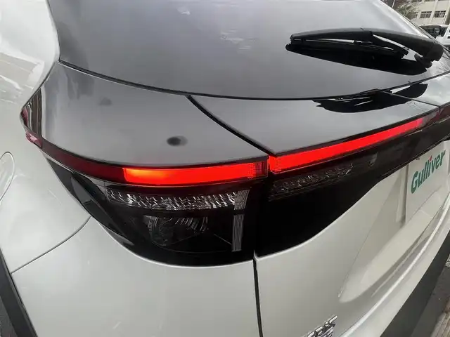 トヨタ ヤリスクロス ハイブリッド Z 秋田県 2022(令4)年 3.5万km ホワイトパールクリスタルシャイン ４WD/衝突軽減システム/LEDヘッドライト/純正メモリナビ（BT/AM/FM/USB）/バックカメラ/トヨタ純正１６インチアルミ（冬タイヤ装着）/スマートキー/アイドリングストップ/プッシュスタート/クルーズコントロール追従走行あり/オートマチックハイビーム/レーンキープアシスト/コーナーセンサー/ダウンヒルアシストコントロール/ステアリングスイッチ/ステアリングヒーター/前席シートヒーター/運転席パワーシート/ドライブレコーダー/ビルトインETC/電動パーキングブレーキ/オートブレーキホールド機能/純正フロアマット/純正ドアバイザー/オートライト/オートエアコン/パワーステアリング/パワーウィンドウ/ヘッドライトレベライザー/横滑り防止/盗難防止装置/電動格納ウィンカーミラー