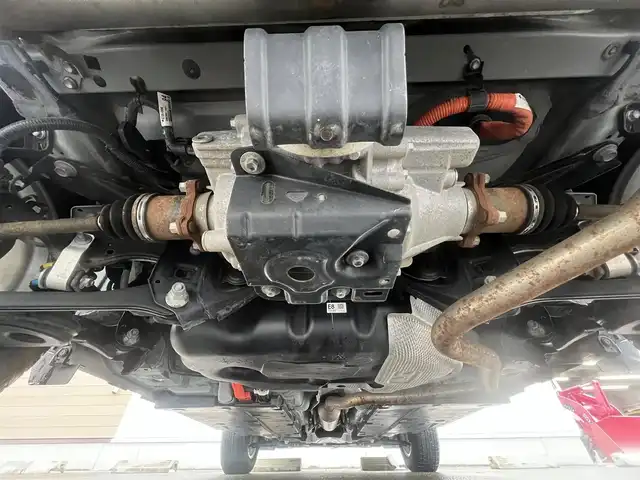 トヨタ ヤリスクロス ハイブリッド Z 秋田県 2022(令4)年 3.5万km ホワイトパールクリスタルシャイン ４WD/衝突軽減システム/LEDヘッドライト/純正メモリナビ（BT/AM/FM/USB）/バックカメラ/トヨタ純正１６インチアルミ（冬タイヤ装着）/スマートキー/アイドリングストップ/プッシュスタート/クルーズコントロール追従走行あり/オートマチックハイビーム/レーンキープアシスト/コーナーセンサー/ダウンヒルアシストコントロール/ステアリングスイッチ/ステアリングヒーター/前席シートヒーター/運転席パワーシート/ドライブレコーダー/ビルトインETC/電動パーキングブレーキ/オートブレーキホールド機能/純正フロアマット/純正ドアバイザー/オートライト/オートエアコン/パワーステアリング/パワーウィンドウ/ヘッドライトレベライザー/横滑り防止/盗難防止装置/電動格納ウィンカーミラー