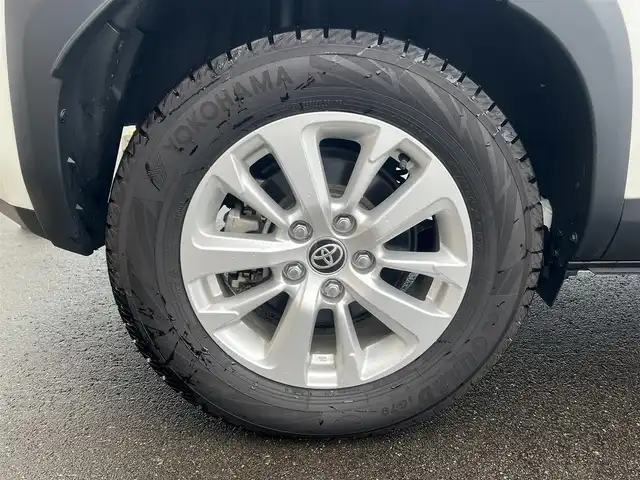 トヨタ ヤリスクロス ハイブリッド Z 秋田県 2022(令4)年 3.5万km ホワイトパールクリスタルシャイン ４WD/衝突軽減システム/LEDヘッドライト/純正メモリナビ（BT/AM/FM/USB）/バックカメラ/トヨタ純正１６インチアルミ（冬タイヤ装着）/スマートキー/アイドリングストップ/プッシュスタート/クルーズコントロール追従走行あり/オートマチックハイビーム/レーンキープアシスト/コーナーセンサー/ダウンヒルアシストコントロール/ステアリングスイッチ/ステアリングヒーター/前席シートヒーター/運転席パワーシート/ドライブレコーダー/ビルトインETC/電動パーキングブレーキ/オートブレーキホールド機能/純正フロアマット/純正ドアバイザー/オートライト/オートエアコン/パワーステアリング/パワーウィンドウ/ヘッドライトレベライザー/横滑り防止/盗難防止装置/電動格納ウィンカーミラー