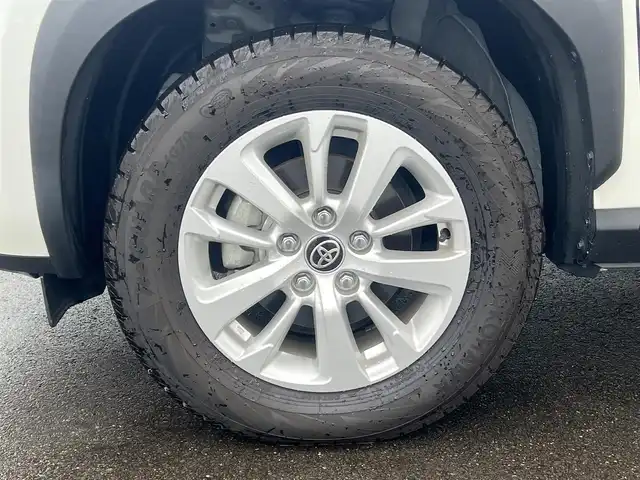 トヨタ ヤリスクロス ハイブリッド Z 秋田県 2022(令4)年 3.5万km ホワイトパールクリスタルシャイン ４WD/衝突軽減システム/LEDヘッドライト/純正メモリナビ（BT/AM/FM/USB）/バックカメラ/トヨタ純正１６インチアルミ（冬タイヤ装着）/スマートキー/アイドリングストップ/プッシュスタート/クルーズコントロール追従走行あり/オートマチックハイビーム/レーンキープアシスト/コーナーセンサー/ダウンヒルアシストコントロール/ステアリングスイッチ/ステアリングヒーター/前席シートヒーター/運転席パワーシート/ドライブレコーダー/ビルトインETC/電動パーキングブレーキ/オートブレーキホールド機能/純正フロアマット/純正ドアバイザー/オートライト/オートエアコン/パワーステアリング/パワーウィンドウ/ヘッドライトレベライザー/横滑り防止/盗難防止装置/電動格納ウィンカーミラー