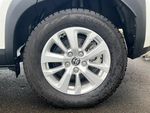 トヨタ ヤリスクロス ハイブリッド Z 秋田県 2022(令4)年 3.5万km ホワイトパールクリスタルシャイン ４WD/衝突軽減システム/LEDヘッドライト/純正メモリナビ（BT/AM/FM/USB）/バックカメラ/トヨタ純正１６インチアルミ（冬タイヤ装着）/スマートキー/アイドリングストップ/プッシュスタート/クルーズコントロール追従走行あり/オートマチックハイビーム/レーンキープアシスト/コーナーセンサー/ダウンヒルアシストコントロール/ステアリングスイッチ/ステアリングヒーター/前席シートヒーター/運転席パワーシート/ドライブレコーダー/ビルトインETC/電動パーキングブレーキ/オートブレーキホールド機能/純正フロアマット/純正ドアバイザー/オートライト/オートエアコン/パワーステアリング/パワーウィンドウ/ヘッドライトレベライザー/横滑り防止/盗難防止装置/電動格納ウィンカーミラー