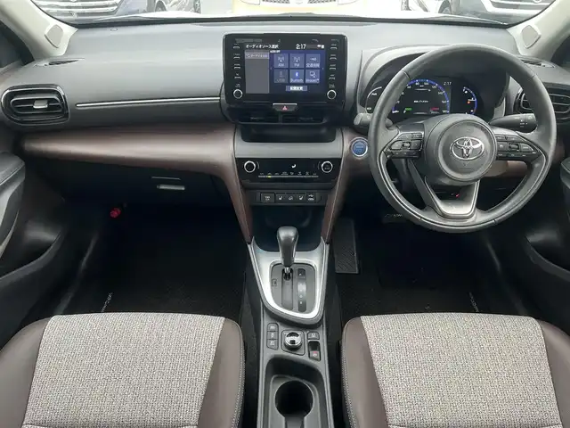 トヨタ ヤリスクロス ハイブリッド Z 秋田県 2022(令4)年 3.5万km ホワイトパールクリスタルシャイン ４WD/衝突軽減システム/LEDヘッドライト/純正メモリナビ（BT/AM/FM/USB）/バックカメラ/トヨタ純正１６インチアルミ（冬タイヤ装着）/スマートキー/アイドリングストップ/プッシュスタート/クルーズコントロール追従走行あり/オートマチックハイビーム/レーンキープアシスト/コーナーセンサー/ダウンヒルアシストコントロール/ステアリングスイッチ/ステアリングヒーター/前席シートヒーター/運転席パワーシート/ドライブレコーダー/ビルトインETC/電動パーキングブレーキ/オートブレーキホールド機能/純正フロアマット/純正ドアバイザー/オートライト/オートエアコン/パワーステアリング/パワーウィンドウ/ヘッドライトレベライザー/横滑り防止/盗難防止装置/電動格納ウィンカーミラー