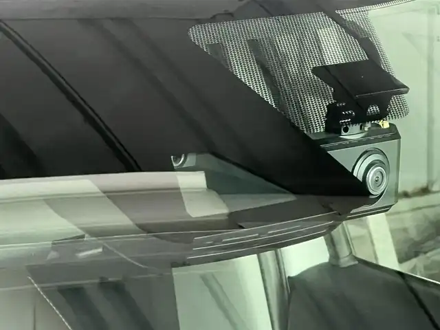 トヨタ ヤリスクロス ハイブリッド Z 秋田県 2022(令4)年 3.5万km ホワイトパールクリスタルシャイン ４WD/衝突軽減システム/LEDヘッドライト/純正メモリナビ（BT/AM/FM/USB）/バックカメラ/トヨタ純正１６インチアルミ（冬タイヤ装着）/スマートキー/アイドリングストップ/プッシュスタート/クルーズコントロール追従走行あり/オートマチックハイビーム/レーンキープアシスト/コーナーセンサー/ダウンヒルアシストコントロール/ステアリングスイッチ/ステアリングヒーター/前席シートヒーター/運転席パワーシート/ドライブレコーダー/ビルトインETC/電動パーキングブレーキ/オートブレーキホールド機能/純正フロアマット/純正ドアバイザー/オートライト/オートエアコン/パワーステアリング/パワーウィンドウ/ヘッドライトレベライザー/横滑り防止/盗難防止装置/電動格納ウィンカーミラー