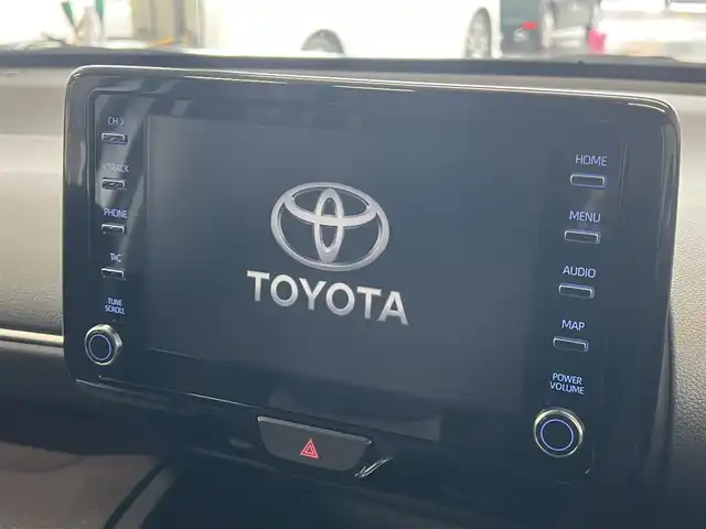 トヨタ ヤリスクロス ハイブリッド Z 秋田県 2022(令4)年 3.5万km ホワイトパールクリスタルシャイン ４WD/衝突軽減システム/LEDヘッドライト/純正メモリナビ（BT/AM/FM/USB）/バックカメラ/トヨタ純正１６インチアルミ（冬タイヤ装着）/スマートキー/アイドリングストップ/プッシュスタート/クルーズコントロール追従走行あり/オートマチックハイビーム/レーンキープアシスト/コーナーセンサー/ダウンヒルアシストコントロール/ステアリングスイッチ/ステアリングヒーター/前席シートヒーター/運転席パワーシート/ドライブレコーダー/ビルトインETC/電動パーキングブレーキ/オートブレーキホールド機能/純正フロアマット/純正ドアバイザー/オートライト/オートエアコン/パワーステアリング/パワーウィンドウ/ヘッドライトレベライザー/横滑り防止/盗難防止装置/電動格納ウィンカーミラー