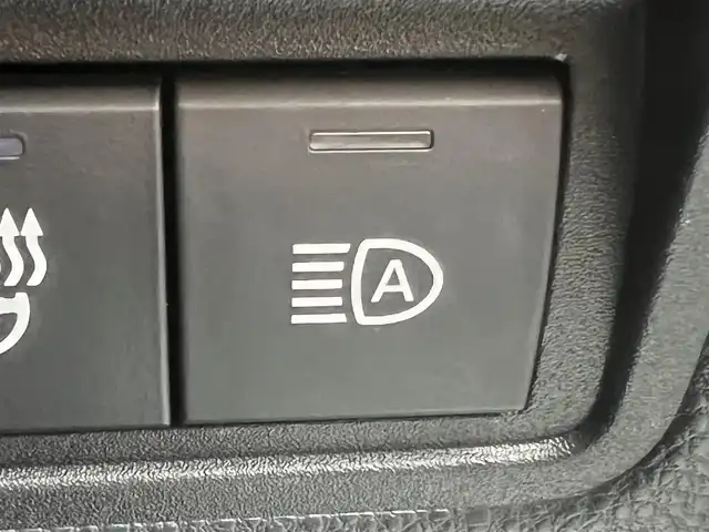 トヨタ ヤリスクロス ハイブリッド Z 秋田県 2022(令4)年 3.5万km ホワイトパールクリスタルシャイン ４WD/衝突軽減システム/LEDヘッドライト/純正メモリナビ（BT/AM/FM/USB）/バックカメラ/トヨタ純正１６インチアルミ（冬タイヤ装着）/スマートキー/アイドリングストップ/プッシュスタート/クルーズコントロール追従走行あり/オートマチックハイビーム/レーンキープアシスト/コーナーセンサー/ダウンヒルアシストコントロール/ステアリングスイッチ/ステアリングヒーター/前席シートヒーター/運転席パワーシート/ドライブレコーダー/ビルトインETC/電動パーキングブレーキ/オートブレーキホールド機能/純正フロアマット/純正ドアバイザー/オートライト/オートエアコン/パワーステアリング/パワーウィンドウ/ヘッドライトレベライザー/横滑り防止/盗難防止装置/電動格納ウィンカーミラー