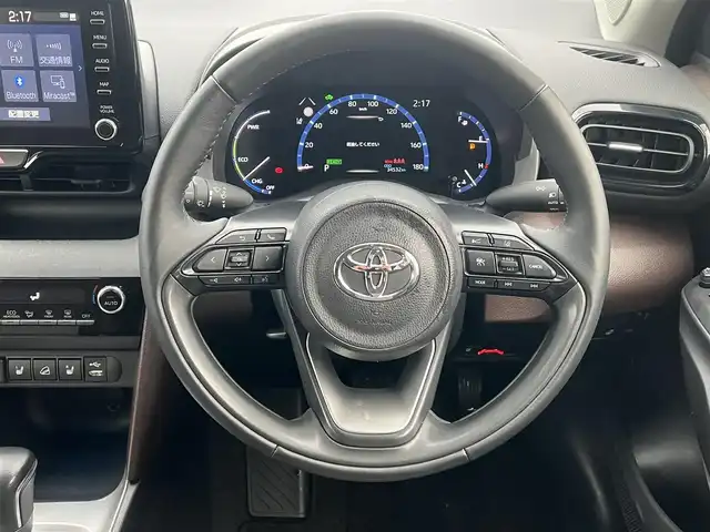 トヨタ ヤリスクロス ハイブリッド Z 秋田県 2022(令4)年 3.5万km ホワイトパールクリスタルシャイン ４WD/衝突軽減システム/LEDヘッドライト/純正メモリナビ（BT/AM/FM/USB）/バックカメラ/トヨタ純正１６インチアルミ（冬タイヤ装着）/スマートキー/アイドリングストップ/プッシュスタート/クルーズコントロール追従走行あり/オートマチックハイビーム/レーンキープアシスト/コーナーセンサー/ダウンヒルアシストコントロール/ステアリングスイッチ/ステアリングヒーター/前席シートヒーター/運転席パワーシート/ドライブレコーダー/ビルトインETC/電動パーキングブレーキ/オートブレーキホールド機能/純正フロアマット/純正ドアバイザー/オートライト/オートエアコン/パワーステアリング/パワーウィンドウ/ヘッドライトレベライザー/横滑り防止/盗難防止装置/電動格納ウィンカーミラー