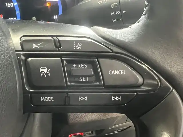 トヨタ ヤリスクロス ハイブリッド Z 秋田県 2022(令4)年 3.5万km ホワイトパールクリスタルシャイン ４WD/衝突軽減システム/LEDヘッドライト/純正メモリナビ（BT/AM/FM/USB）/バックカメラ/トヨタ純正１６インチアルミ（冬タイヤ装着）/スマートキー/アイドリングストップ/プッシュスタート/クルーズコントロール追従走行あり/オートマチックハイビーム/レーンキープアシスト/コーナーセンサー/ダウンヒルアシストコントロール/ステアリングスイッチ/ステアリングヒーター/前席シートヒーター/運転席パワーシート/ドライブレコーダー/ビルトインETC/電動パーキングブレーキ/オートブレーキホールド機能/純正フロアマット/純正ドアバイザー/オートライト/オートエアコン/パワーステアリング/パワーウィンドウ/ヘッドライトレベライザー/横滑り防止/盗難防止装置/電動格納ウィンカーミラー