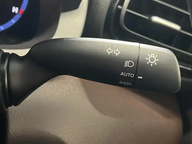 トヨタ ヤリスクロス ハイブリッド Z 秋田県 2022(令4)年 3.5万km ホワイトパールクリスタルシャイン ４WD/衝突軽減システム/LEDヘッドライト/純正メモリナビ（BT/AM/FM/USB）/バックカメラ/トヨタ純正１６インチアルミ（冬タイヤ装着）/スマートキー/アイドリングストップ/プッシュスタート/クルーズコントロール追従走行あり/オートマチックハイビーム/レーンキープアシスト/コーナーセンサー/ダウンヒルアシストコントロール/ステアリングスイッチ/ステアリングヒーター/前席シートヒーター/運転席パワーシート/ドライブレコーダー/ビルトインETC/電動パーキングブレーキ/オートブレーキホールド機能/純正フロアマット/純正ドアバイザー/オートライト/オートエアコン/パワーステアリング/パワーウィンドウ/ヘッドライトレベライザー/横滑り防止/盗難防止装置/電動格納ウィンカーミラー