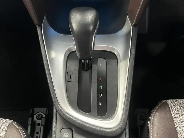 トヨタ ヤリスクロス ハイブリッド Z 秋田県 2022(令4)年 3.5万km ホワイトパールクリスタルシャイン ４WD/衝突軽減システム/LEDヘッドライト/純正メモリナビ（BT/AM/FM/USB）/バックカメラ/トヨタ純正１６インチアルミ（冬タイヤ装着）/スマートキー/アイドリングストップ/プッシュスタート/クルーズコントロール追従走行あり/オートマチックハイビーム/レーンキープアシスト/コーナーセンサー/ダウンヒルアシストコントロール/ステアリングスイッチ/ステアリングヒーター/前席シートヒーター/運転席パワーシート/ドライブレコーダー/ビルトインETC/電動パーキングブレーキ/オートブレーキホールド機能/純正フロアマット/純正ドアバイザー/オートライト/オートエアコン/パワーステアリング/パワーウィンドウ/ヘッドライトレベライザー/横滑り防止/盗難防止装置/電動格納ウィンカーミラー