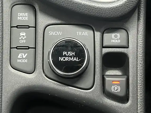 トヨタ ヤリスクロス ハイブリッド Z 秋田県 2022(令4)年 3.5万km ホワイトパールクリスタルシャイン ４WD/衝突軽減システム/LEDヘッドライト/純正メモリナビ（BT/AM/FM/USB）/バックカメラ/トヨタ純正１６インチアルミ（冬タイヤ装着）/スマートキー/アイドリングストップ/プッシュスタート/クルーズコントロール追従走行あり/オートマチックハイビーム/レーンキープアシスト/コーナーセンサー/ダウンヒルアシストコントロール/ステアリングスイッチ/ステアリングヒーター/前席シートヒーター/運転席パワーシート/ドライブレコーダー/ビルトインETC/電動パーキングブレーキ/オートブレーキホールド機能/純正フロアマット/純正ドアバイザー/オートライト/オートエアコン/パワーステアリング/パワーウィンドウ/ヘッドライトレベライザー/横滑り防止/盗難防止装置/電動格納ウィンカーミラー