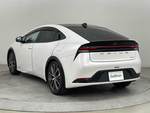 トヨタ プリウス Z 道央・札幌 2024(令6)年 0.3万km プラチナホワイトパールマイカ ・ワンオーナー/・４WD/・純正ディスプレイオーディオ/・BT/USB/フルセグTV/・パノラミックビューモニター/・ビルトインETC2.0/・ガラスルーフ/・デジタルインナーミラー/・トヨタセーフティセンス/・プリクラッシュセーフティ/・レーンキープアシスト/・アダプティブクルーズコントロール/・クリアランスソナー/・横滑り防止装置/・LEDヘッドライト/・オートマチックハイビーム/・オートライト/・パワーバックドア/・D+N席シートヒーター/・D＋N席エアシート/・D+N席パワーシート/・ステアリングスイッチ/・ステアリングヒーター/・純正OPツィーター/・純正19インチAWオールシーズンタイヤ（シンクロウェザー）/・純正フロアマット/・プッシュスタート/・スマートキー/・スペアキー/・保証書/・取扱説明書