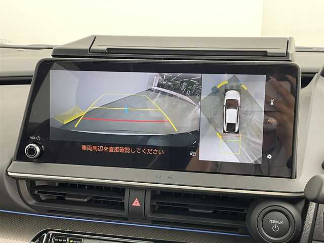 トヨタ プリウス Z 道央・札幌 2024(令6)年 0.3万km プラチナホワイトパールマイカ ・ワンオーナー/・４WD/・純正ディスプレイオーディオ/・BT/USB/フルセグTV/・パノラミックビューモニター/・ビルトインETC2.0/・ガラスルーフ/・デジタルインナーミラー/・トヨタセーフティセンス/・プリクラッシュセーフティ/・レーンキープアシスト/・アダプティブクルーズコントロール/・クリアランスソナー/・横滑り防止装置/・LEDヘッドライト/・オートマチックハイビーム/・オートライト/・パワーバックドア/・D+N席シートヒーター/・D＋N席エアシート/・D+N席パワーシート/・ステアリングスイッチ/・ステアリングヒーター/・純正OPツィーター/・純正19インチAWオールシーズンタイヤ（シンクロウェザー）/・純正フロアマット/・プッシュスタート/・スマートキー/・スペアキー/・保証書/・取扱説明書