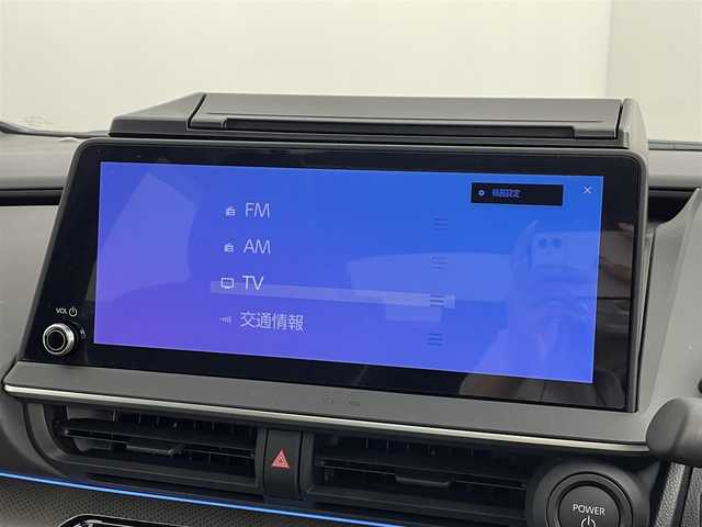 トヨタ プリウス Z 道央・札幌 2024(令6)年 0.3万km プラチナホワイトパールマイカ ・ワンオーナー/・４WD/・純正ディスプレイオーディオ/・BT/USB/フルセグTV/・パノラミックビューモニター/・ビルトインETC2.0/・ガラスルーフ/・デジタルインナーミラー/・トヨタセーフティセンス/・プリクラッシュセーフティ/・レーンキープアシスト/・アダプティブクルーズコントロール/・クリアランスソナー/・横滑り防止装置/・LEDヘッドライト/・オートマチックハイビーム/・オートライト/・パワーバックドア/・D+N席シートヒーター/・D＋N席エアシート/・D+N席パワーシート/・ステアリングスイッチ/・ステアリングヒーター/・純正OPツィーター/・純正19インチAWオールシーズンタイヤ（シンクロウェザー）/・純正フロアマット/・プッシュスタート/・スマートキー/・スペアキー/・保証書/・取扱説明書