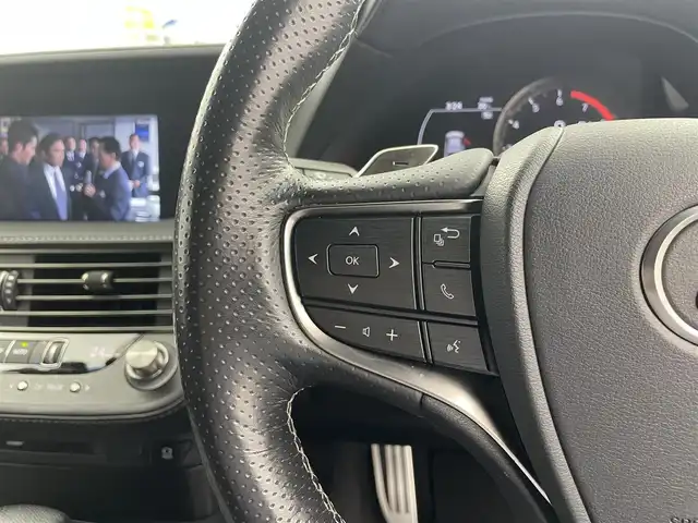 レクサス ＬＳ 500 Fスポーツ 愛知県 2018(平30)年 9.3万km ソニックチタニウム レクサスセーフティセンス/　　・プリクラッシュセーフティ/　　・レーントレーシングアシスト/　　・アダプティブハイビーム/　　・レーダークルーズコントロール/　　・フロントクロストラフィックアラート/　　・リヤクロストラフィックアラート/　　・ロードサインアシスト/　　・先行車発進告知機能/　　・ドライバー異常時対応システム/　　・BSM/クリアランスソナー/ツインターボ/純正エアサス/ヘッドアップディスプレイ/デジタルインナーミラー/ドライブレコーダー（360°＋リヤ）/純正12.3インチナビ/　　・CD/DVD/フルセグ/BT/パノラミックビューモニター/ビルトインETC2.0/本革巻ステアリングリモコン/ステアリングヒーター/レザーシート/パワーシート（前席）/シートメモリポジションメモリ機能（前席）/シートヒーター（全席）/ベンチレーション（前席）/リヤウィンドウ電動サンシェード/パワートランクリッド/電子制御エアサスペンション/3眼LEDヘッドライト/デイライト/シーケンシャルランプ/純正20インチアルミホイール