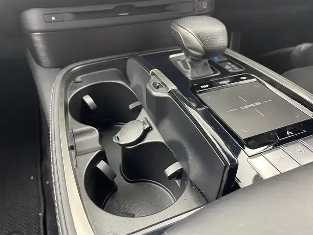 レクサス ＬＳ 500 Fスポーツ 愛知県 2018(平30)年 9.3万km ソニックチタニウム レクサスセーフティセンス/　　・プリクラッシュセーフティ/　　・レーントレーシングアシスト/　　・アダプティブハイビーム/　　・レーダークルーズコントロール/　　・フロントクロストラフィックアラート/　　・リヤクロストラフィックアラート/　　・ロードサインアシスト/　　・先行車発進告知機能/　　・ドライバー異常時対応システム/　　・BSM/クリアランスソナー/ツインターボ/純正エアサス/ヘッドアップディスプレイ/デジタルインナーミラー/ドライブレコーダー（360°＋リヤ）/純正12.3インチナビ/　　・CD/DVD/フルセグ/BT/パノラミックビューモニター/ビルトインETC2.0/本革巻ステアリングリモコン/ステアリングヒーター/レザーシート/パワーシート（前席）/シートメモリポジションメモリ機能（前席）/シートヒーター（全席）/ベンチレーション（前席）/リヤウィンドウ電動サンシェード/パワートランクリッド/電子制御エアサスペンション/3眼LEDヘッドライト/デイライト/シーケンシャルランプ/純正20インチアルミホイール
