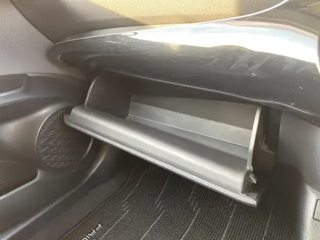 トヨタ プリウス A ツーリングセレクション 静岡県 2016(平28)年 7.6万km エモーショナルレッド Toyota Safety Sense/純正9インチナビ(DSZT-YC4T)/　AM FM CD DVD Bluetooth USB HDMI SDREC/フルセグTV/ビルトインETC/バックモニター/レーダークルーズコントロール/LEDオートヘッドライト/シートヒーター(前席)/前後クリアランスソナー/純正17インチアルミホイール/ヘッドアップディズプレイ/スマートキー2本/フロントフォグランプ/前後方ドライブレコーダー/レザーシート