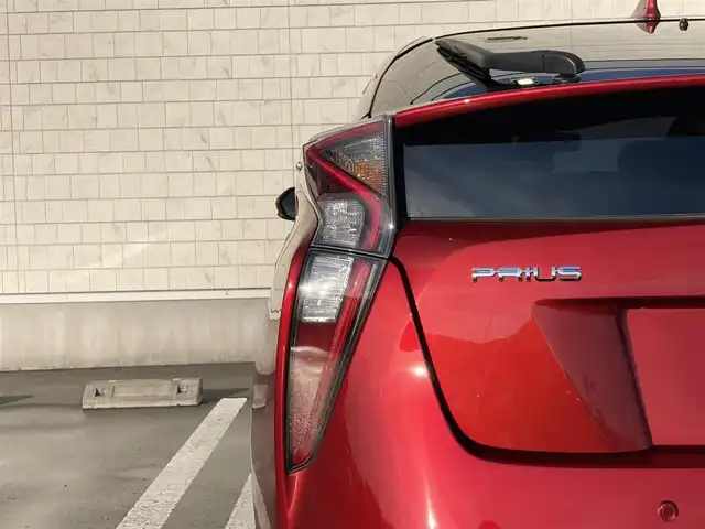 トヨタ プリウス A ツーリングセレクション 静岡県 2016(平28)年 7.6万km エモーショナルレッド Toyota Safety Sense/純正9インチナビ(DSZT-YC4T)/　AM FM CD DVD Bluetooth USB HDMI SDREC/フルセグTV/ビルトインETC/バックモニター/レーダークルーズコントロール/LEDオートヘッドライト/シートヒーター(前席)/前後クリアランスソナー/純正17インチアルミホイール/ヘッドアップディズプレイ/スマートキー2本/フロントフォグランプ/前後方ドライブレコーダー/レザーシート