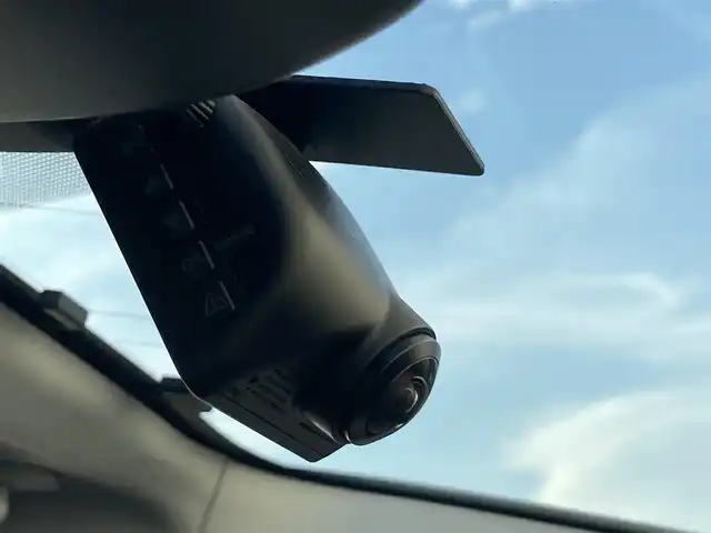 トヨタ プリウス A ツーリングセレクション 静岡県 2016(平28)年 7.6万km エモーショナルレッド Toyota Safety Sense/純正9インチナビ(DSZT-YC4T)/　AM FM CD DVD Bluetooth USB HDMI SDREC/フルセグTV/ビルトインETC/バックモニター/レーダークルーズコントロール/LEDオートヘッドライト/シートヒーター(前席)/前後クリアランスソナー/純正17インチアルミホイール/ヘッドアップディズプレイ/スマートキー2本/フロントフォグランプ/前後方ドライブレコーダー/レザーシート