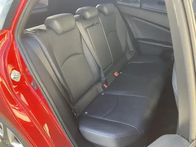 トヨタ プリウス A ツーリングセレクション 静岡県 2016(平28)年 7.6万km エモーショナルレッド Toyota Safety Sense/純正9インチナビ(DSZT-YC4T)/　AM FM CD DVD Bluetooth USB HDMI SDREC/フルセグTV/ビルトインETC/バックモニター/レーダークルーズコントロール/LEDオートヘッドライト/シートヒーター(前席)/前後クリアランスソナー/純正17インチアルミホイール/ヘッドアップディズプレイ/スマートキー2本/フロントフォグランプ/前後方ドライブレコーダー/レザーシート