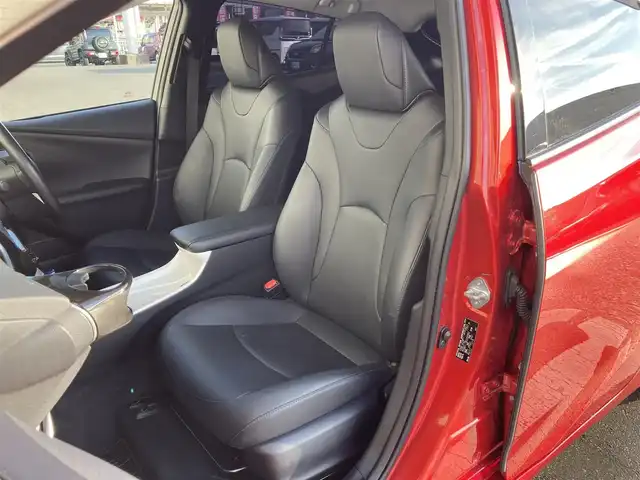 トヨタ プリウス A ツーリングセレクション 静岡県 2016(平28)年 7.6万km エモーショナルレッド Toyota Safety Sense/純正9インチナビ(DSZT-YC4T)/　AM FM CD DVD Bluetooth USB HDMI SDREC/フルセグTV/ビルトインETC/バックモニター/レーダークルーズコントロール/LEDオートヘッドライト/シートヒーター(前席)/前後クリアランスソナー/純正17インチアルミホイール/ヘッドアップディズプレイ/スマートキー2本/フロントフォグランプ/前後方ドライブレコーダー/レザーシート