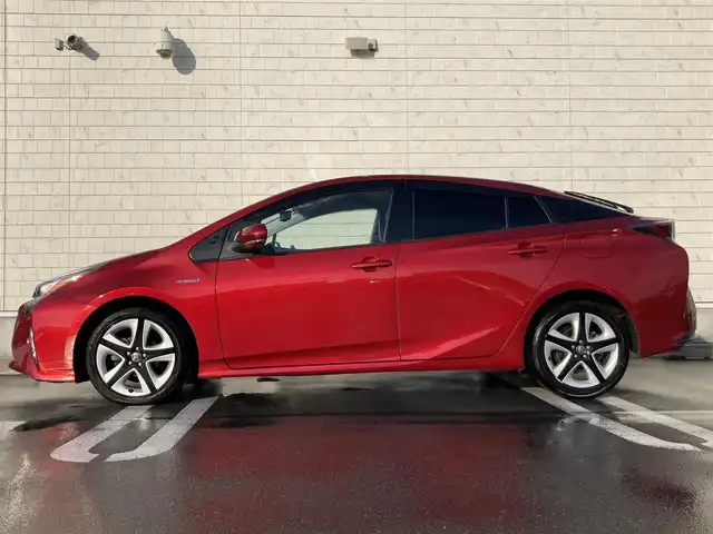 トヨタ プリウス A ツーリングセレクション 静岡県 2016(平28)年 7.6万km エモーショナルレッド Toyota Safety Sense/純正9インチナビ(DSZT-YC4T)/　AM FM CD DVD Bluetooth USB HDMI SDREC/フルセグTV/ビルトインETC/バックモニター/レーダークルーズコントロール/LEDオートヘッドライト/シートヒーター(前席)/前後クリアランスソナー/純正17インチアルミホイール/ヘッドアップディズプレイ/スマートキー2本/フロントフォグランプ/前後方ドライブレコーダー/レザーシート