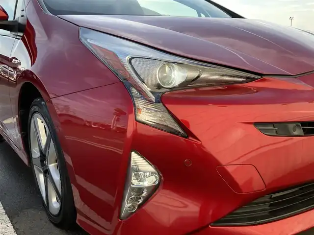 トヨタ プリウス A ツーリングセレクション 静岡県 2016(平28)年 7.6万km エモーショナルレッド Toyota Safety Sense/純正9インチナビ(DSZT-YC4T)/　AM FM CD DVD Bluetooth USB HDMI SDREC/フルセグTV/ビルトインETC/バックモニター/レーダークルーズコントロール/LEDオートヘッドライト/シートヒーター(前席)/前後クリアランスソナー/純正17インチアルミホイール/ヘッドアップディズプレイ/スマートキー2本/フロントフォグランプ/前後方ドライブレコーダー/レザーシート