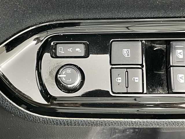 トヨタ ヴォクシー ZS 煌Ⅱ 岡山県 2019(令1)年 9.4万km ブラック アルパイン１１インチナビ/【Bluetooth/フルセグTV/Carplay/CD/DVD】/１２．８インチフリップダウンモニター/両側電動スライドドア/クルーズコントロール/ＬＥＤヘッドライト/オートハイビーム/社外ドライブレコーダー（前）/バックカメラ/衝突軽減ブレーキシステム/ビルトインＥＴＣ/純正フロアマット/後席サンシェイド